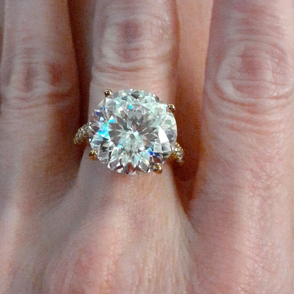 10.50 CARAT MOISSANITE RING - Picture 3 of 13